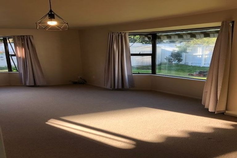 Photo of property in 2/22 Searells Road, Strowan, Christchurch, 8052