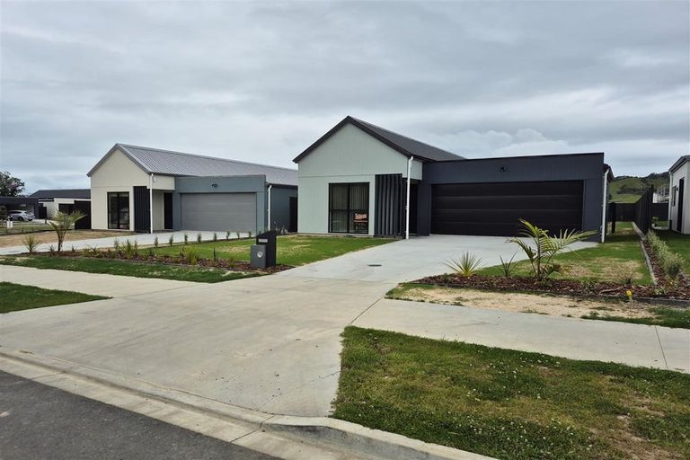 Photo of property in 64 Mataikokako Loop, Kawakawa Bay, 2585