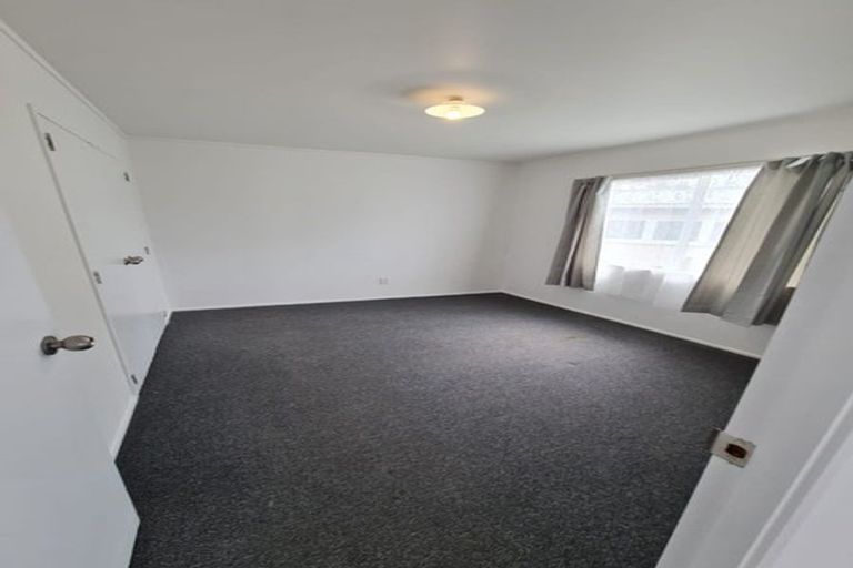 Photo of property in 11 Rerewai Place, Kelston, Auckland, 0602