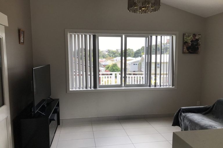 Photo of property in 1 Cherry Grove, Strathmore Park, Wellington, 6022