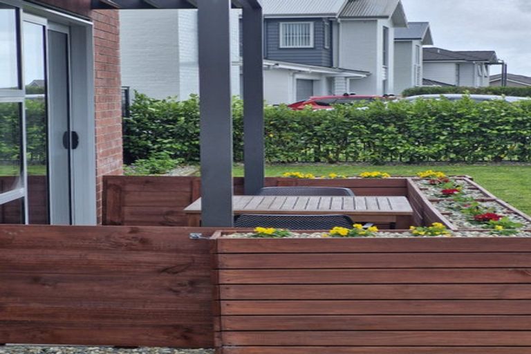 Photo of property in 64 Mettam Drive, Swanson, Auckland, 0614