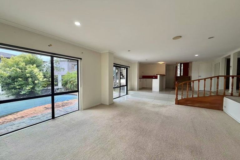 Photo of property in 121 Redoubt Road, Goodwood Heights, Auckland, 2105