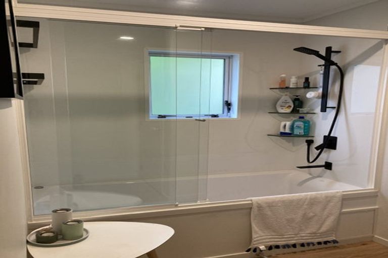 Photo of property in 9/8 Palmer Crescent, Silverstream, Upper Hutt, 5019