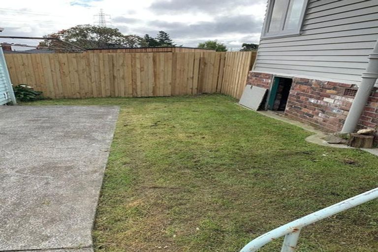 Photo of property in 32a Toru Street, Te Atatu Peninsula, Auckland, 0610