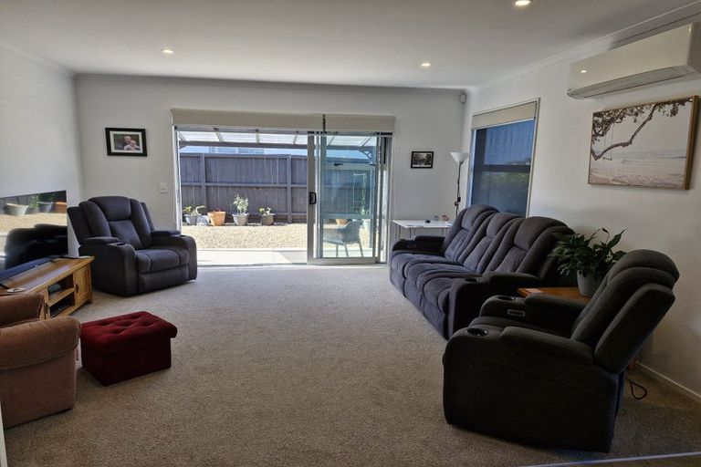 Photo of property in 64 Mettam Drive, Swanson, Auckland, 0614