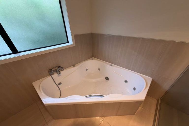 Photo of property in 121 Redoubt Road, Goodwood Heights, Auckland, 2105