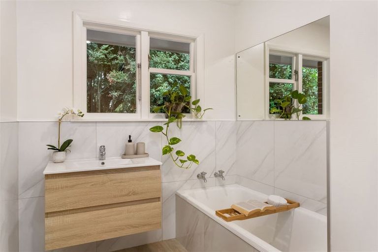 Photo of property in 121 Blighs Road, Papanui, Christchurch, 8053