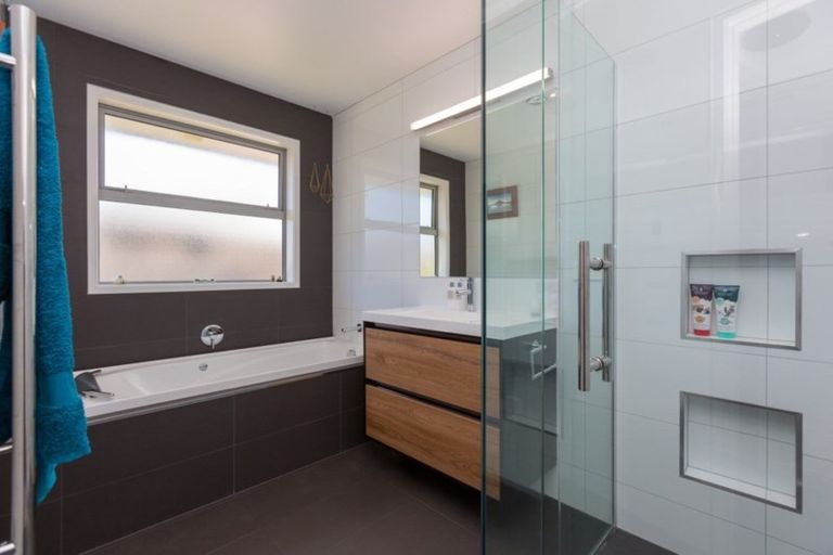 Photo of property in 3 Garrett Drive, Whalers Gate, New Plymouth, 4310