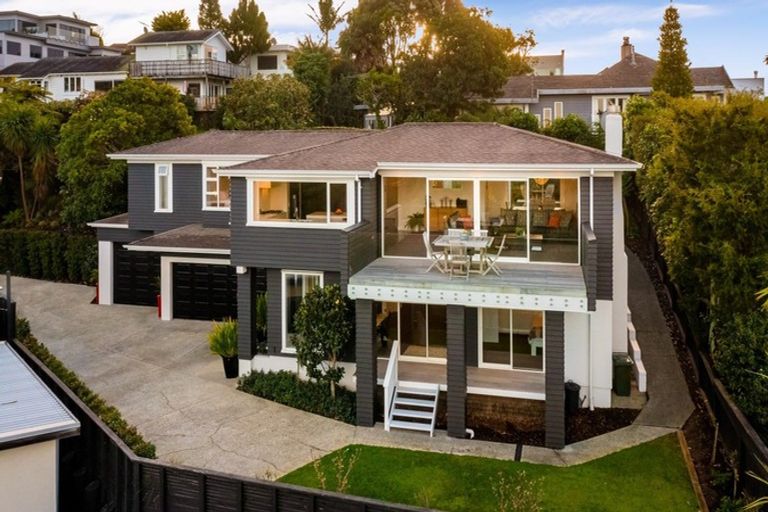 Photo of property in 37 Eastcliffe Road, Castor Bay, Auckland, 0620