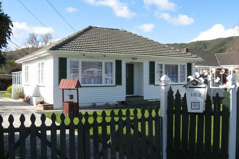 Photo of property in 102 Wellington Road, Wainuiomata, Lower Hutt, 5014