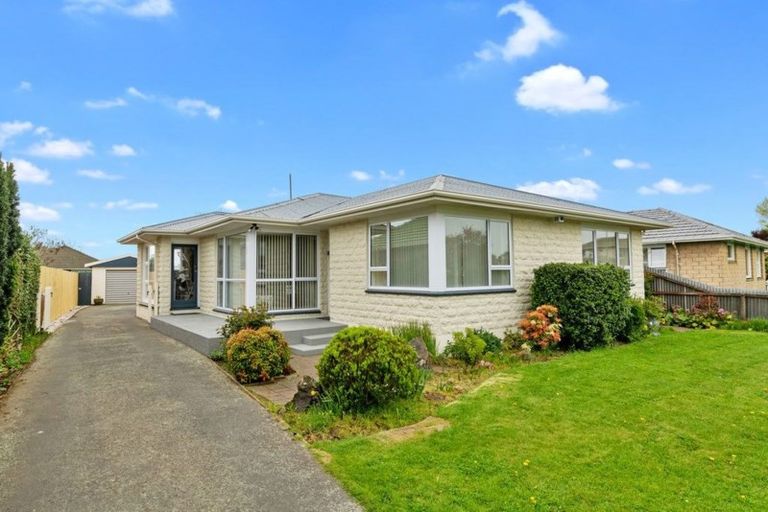 Photo of property in 12 Glenora Place, Hornby, Christchurch, 8042