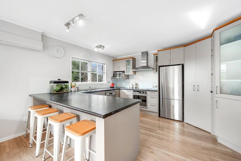 Photo of property in 32 Harford Place, Pakuranga Heights, Auckland, 2010