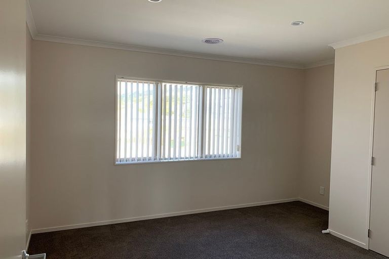 Photo of property in 12 Havana Rise, Grenada Village, Wellington, 6037