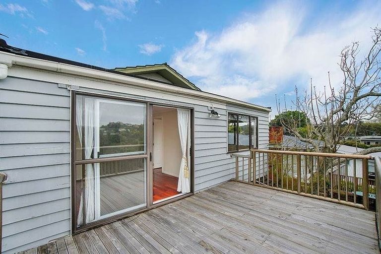 Photo of property in 15 Lake Road, Northcote, Auckland, 0627
