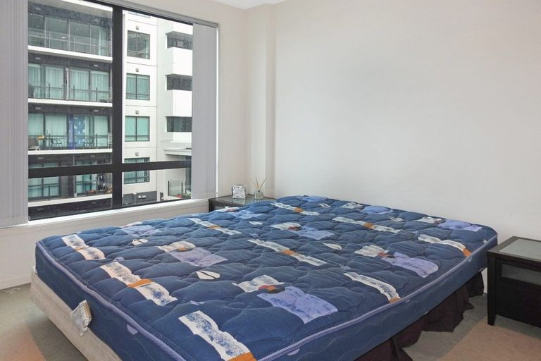 Photo of property in The Docks Apartments, 321/6 Dockside Lane, Auckland Central, Auckland, 1010
