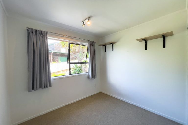 Photo of property in 4/59 Rangatira Road, Beach Haven, Auckland, 0626