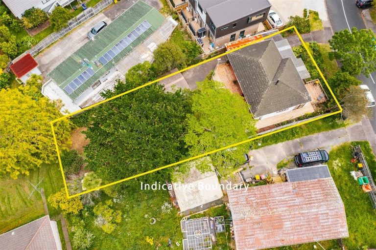 Photo of property in 31 Takapu Street, Henderson, Auckland, 0612