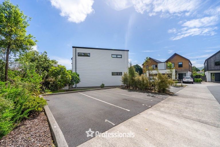 Photo of property in 1 Glen Evans Crescent, Fairfield, Lower Hutt, 5011