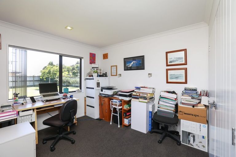 Photo of property in 8 Settlers Close, Whalers Gate, New Plymouth, 4310