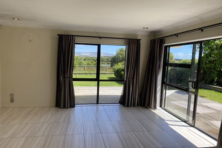 Photo of property in 16 Fremantle Place, Pakuranga Heights, Auckland, 2010