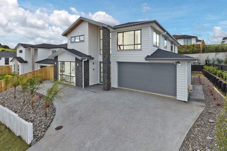 Photo of property in 10 Syd Grant Crescent, Orewa, 0931