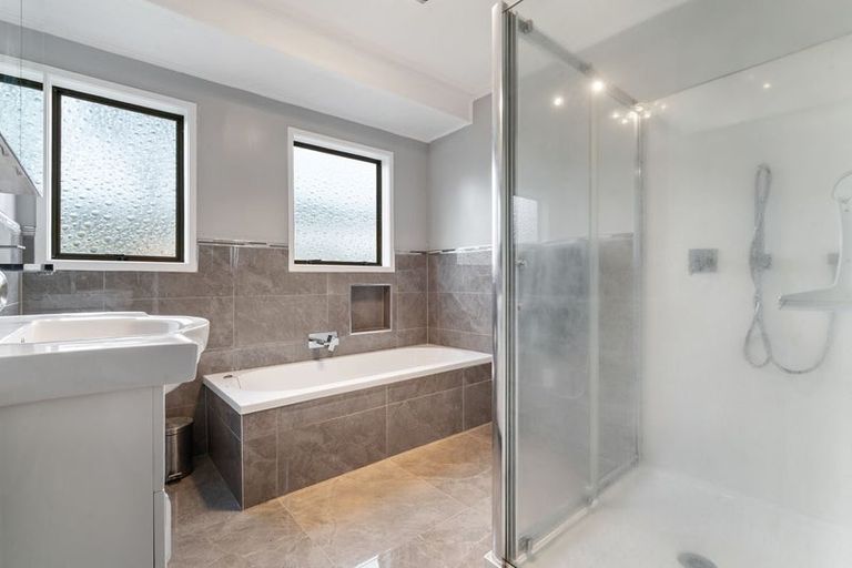 Photo of property in 5 Aronia Way, Goodwood Heights, Auckland, 2105