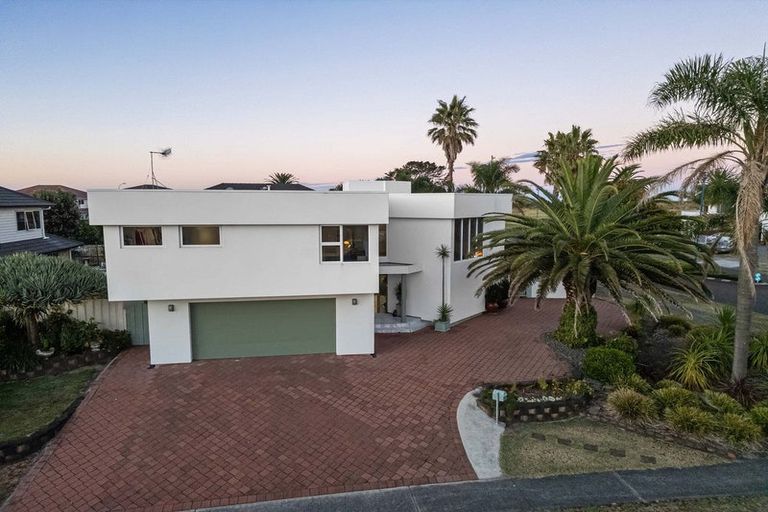 Photo of property in 2 Seychelles Drive, Papamoa Beach, Papamoa, 3118