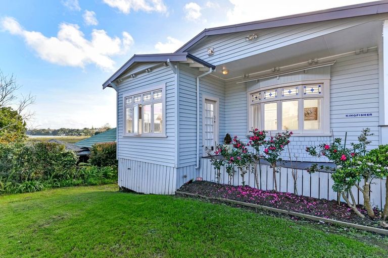 Photo of property in 1/2 Merwood Lane, Devonport, Auckland, 0624