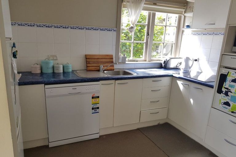 Photo of property in 7 Aberdeen Road, Castor Bay, Auckland, 0620