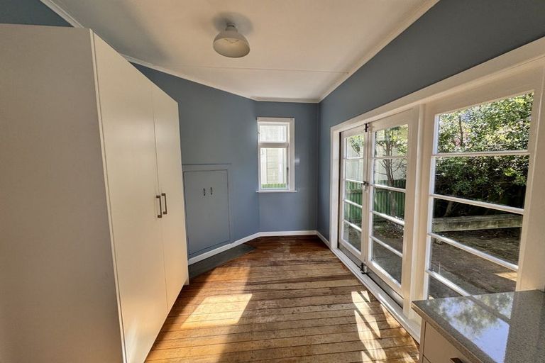 Photo of property in 61 Endeavour Street, Lyall Bay, Wellington, 6022