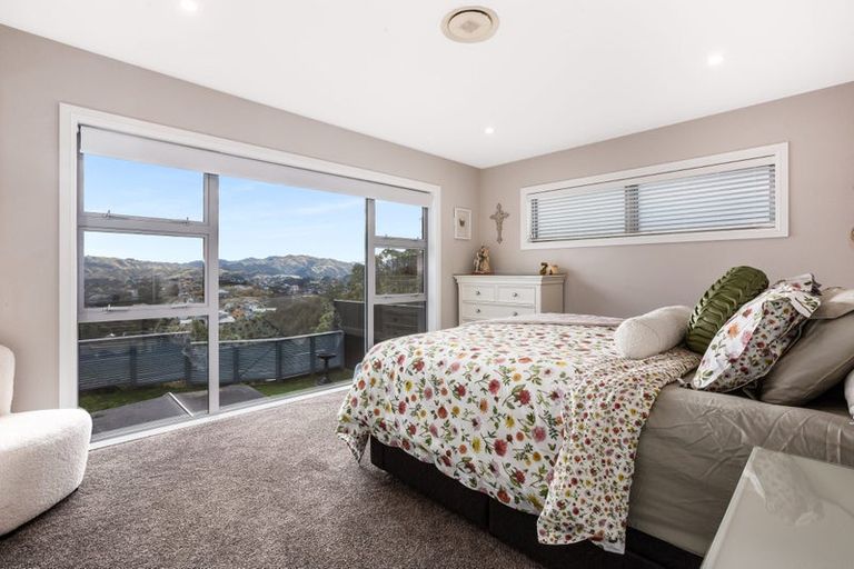Photo of property in 10 Madeira Close, Whitby, Porirua, 5024