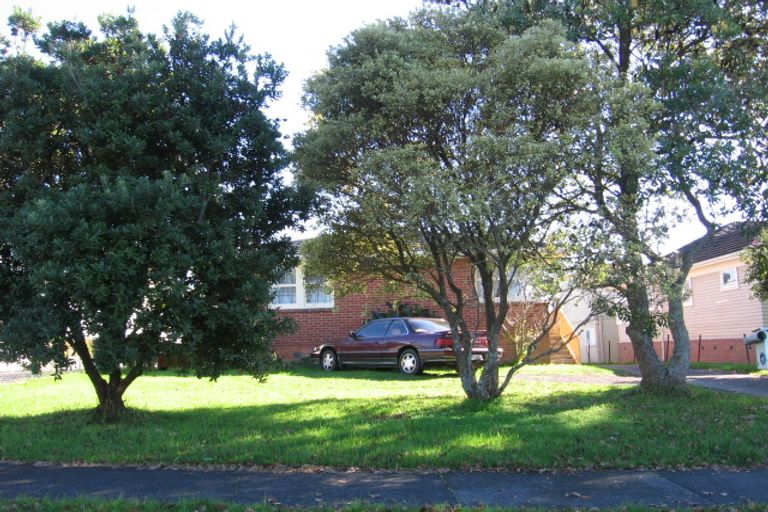 Photo of property in 1/82 Roberts Road, Te Atatu South, Auckland, 0610