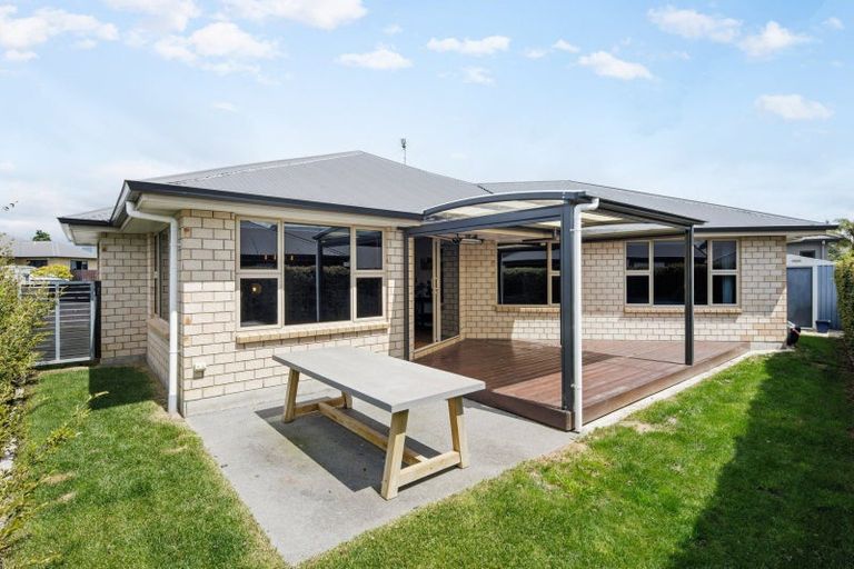 Photo of property in 18 Gibbston Close, Huntington, Hamilton, 3210