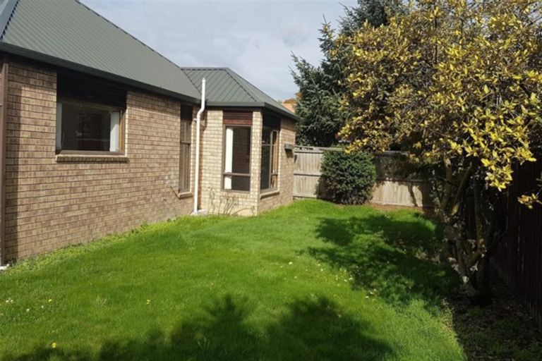 Photo of property in 53 Berkshire Drive, Avonhead, Christchurch, 8042