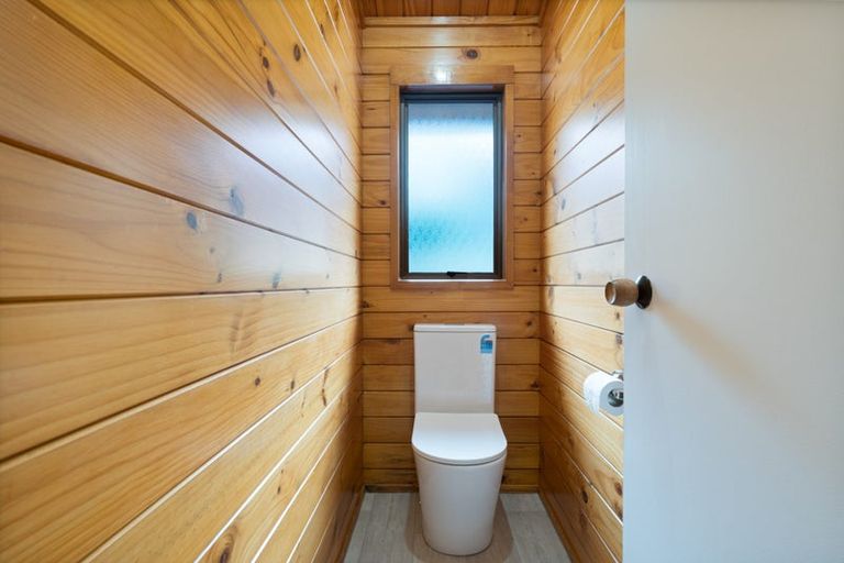 Photo of property in 8 Chardon Place, Henderson, Auckland, 0612