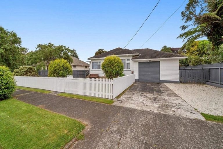 Photo of property in 4 Goodson Place, Hawera, 4610