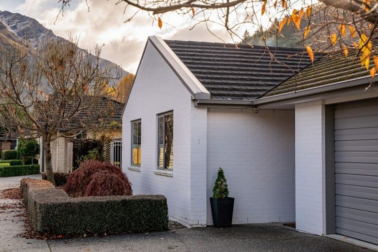 Photo of property in 2 Alluvial Court, Arthurs Point, Queenstown, 9371