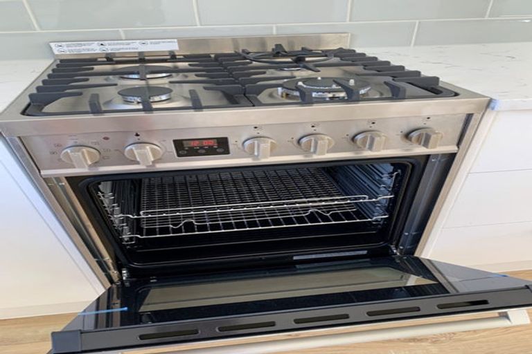 Photo of property in 11 San Ambrosio Rise, Henderson, Auckland, 0612