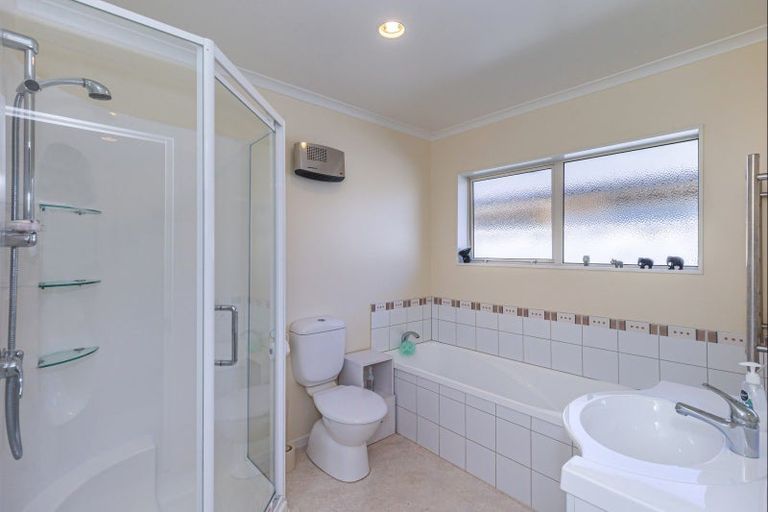 Photo of property in 66 Weraroa Road, Levin, 5510