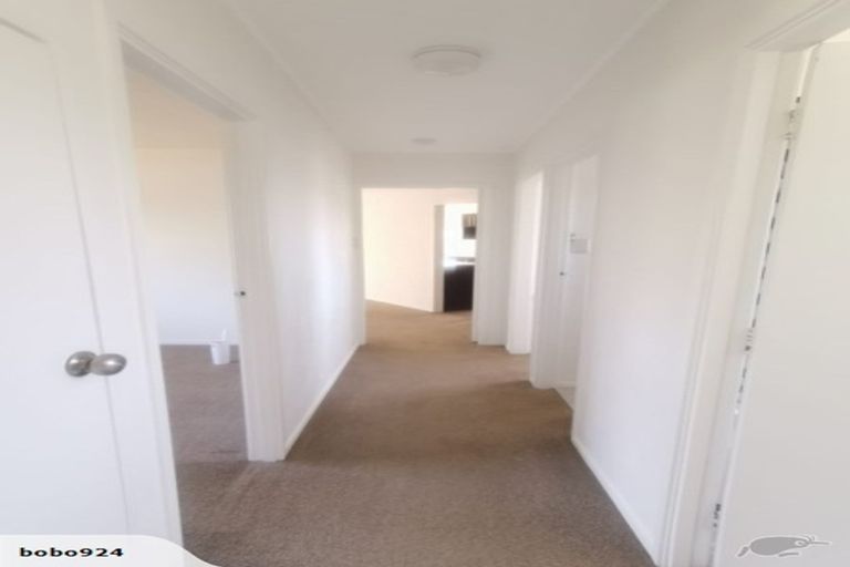 Photo of property in 5 Cockayne Crescent, Sunnynook, Auckland, 0620