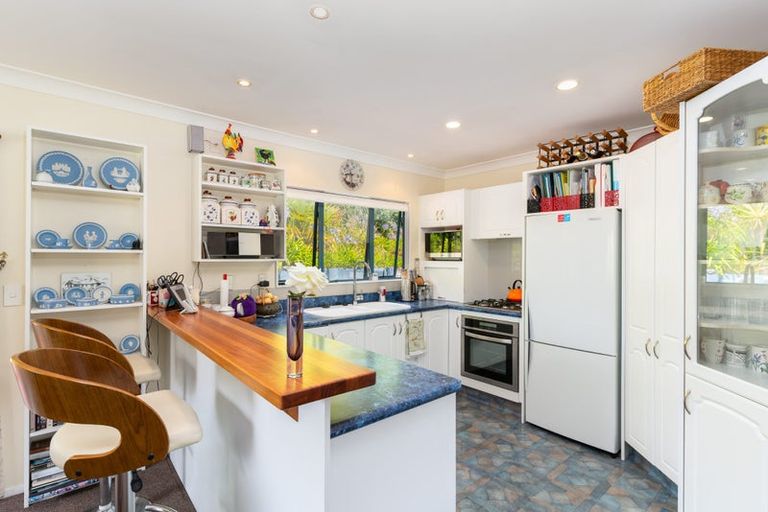 Photo of property in 10 Huxley Grove, Churton Park, Wellington, 6037