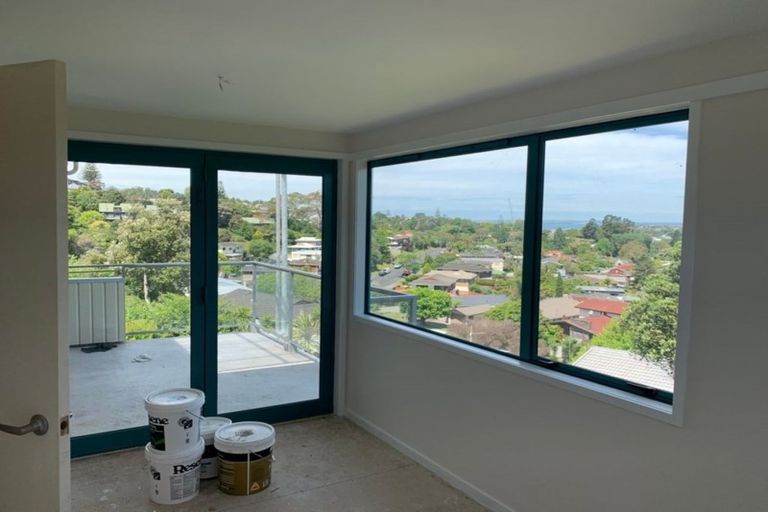 Photo of property in 2/23 Barker Rise, Northcross, Auckland, 0632