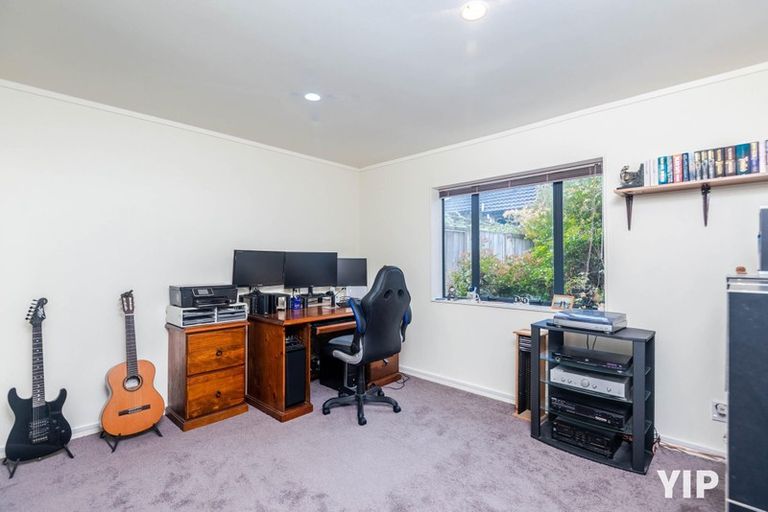 Photo of property in 132 Westchester Drive, Churton Park, Wellington, 6037