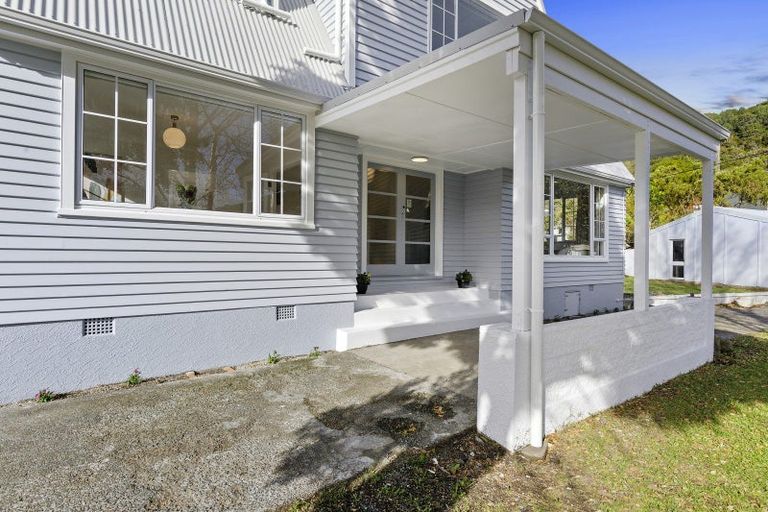 Photo of property in 117 Horoeka Street, Stokes Valley, Lower Hutt, 5019