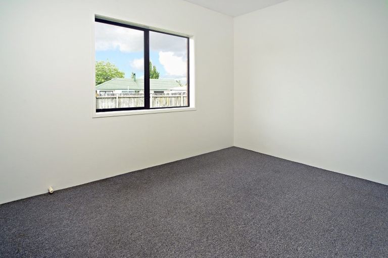 Photo of property in 2/11 Anglers Way, Wattle Downs, Auckland, 2102