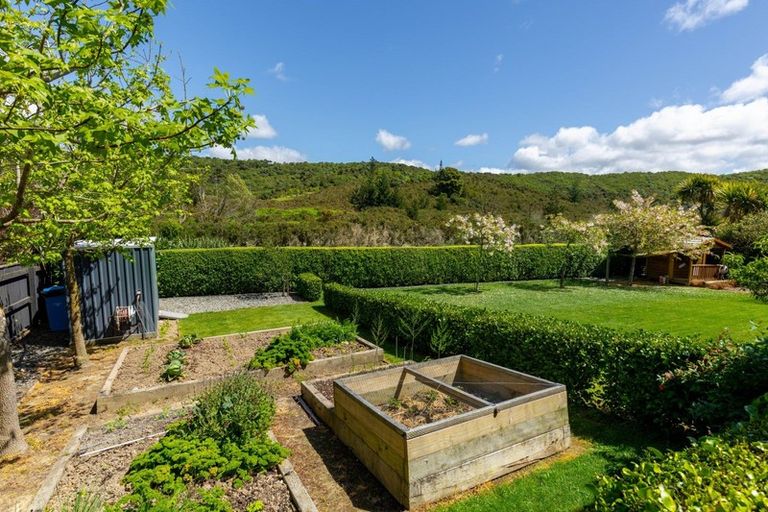 Photo of property in 27 Glentui Place, Waikawa, Picton, 7220