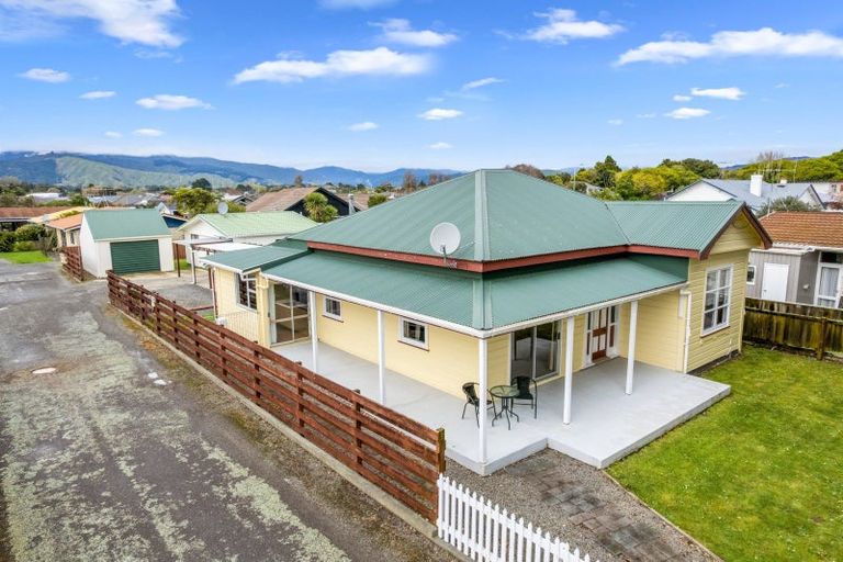 Photo of property in 24 Domain Road, Otaki, 5512