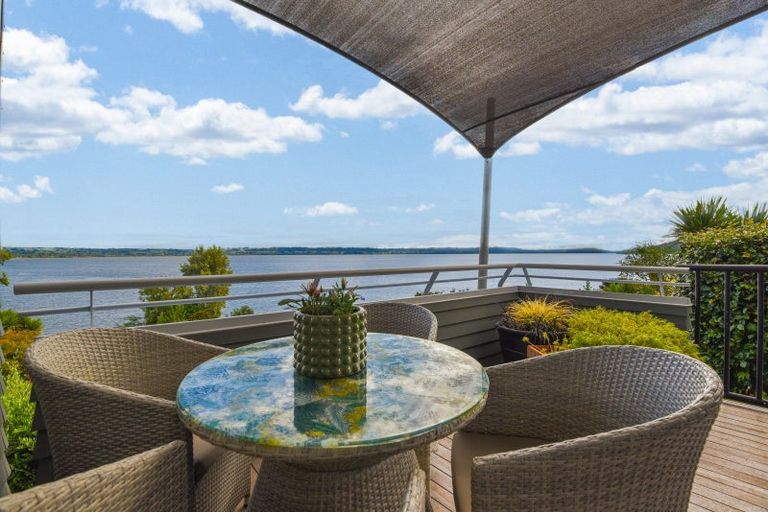 Photo of property in 24 Tupara Crescent, Kawaha Point, Rotorua, 3010