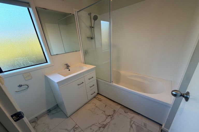 Photo of property in 8/36 West Coast Road, Glen Eden, Auckland, 0602
