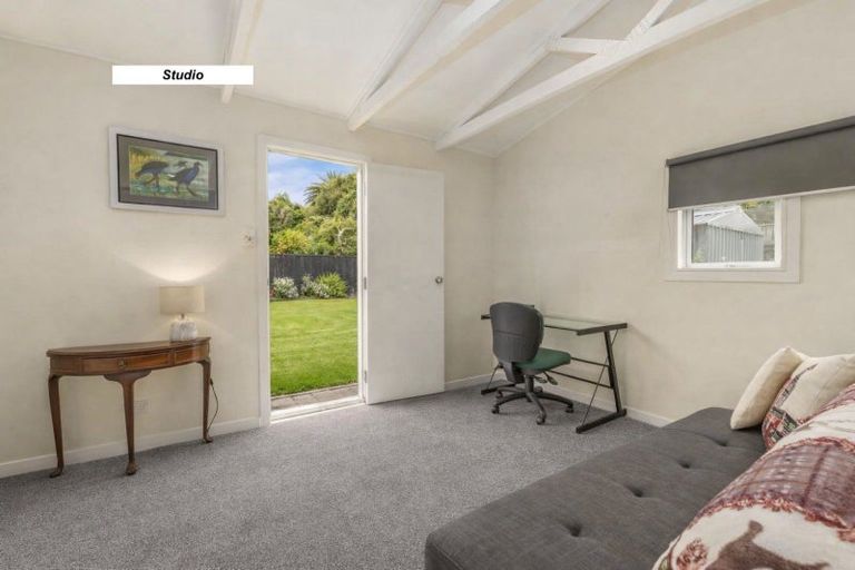 Photo of property in 261 Te Moana Road, Waikanae, 5036